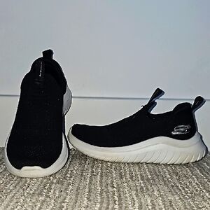 Skechers Kids Black and White Slip In Sneakers 11C